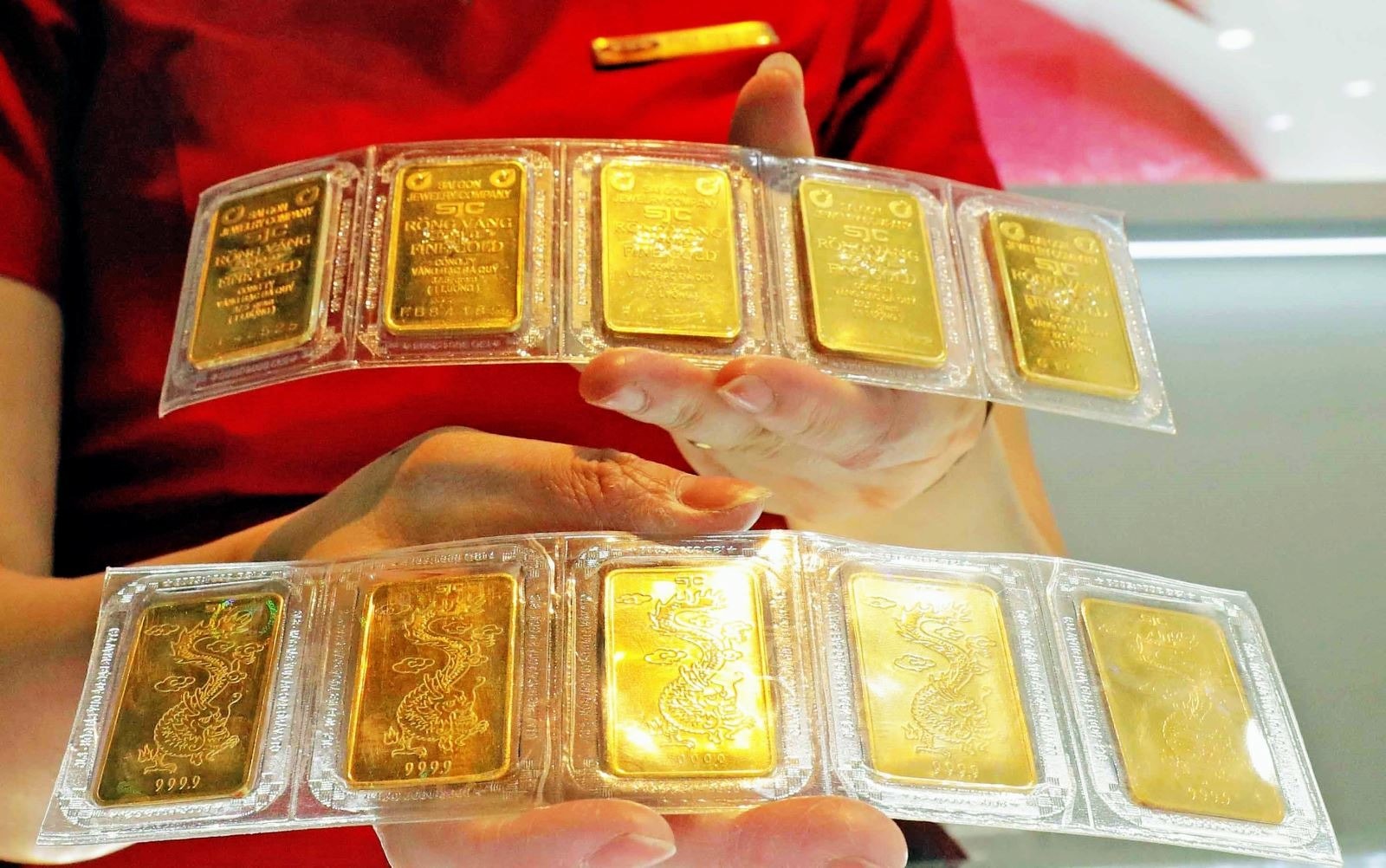 Goldpreis heute Nachmittag 4 6 2025 Der inländische Goldpreis bleibt bei 117,2 Millionen VND Tael, der weltweite Goldpreis sinkt weiter
