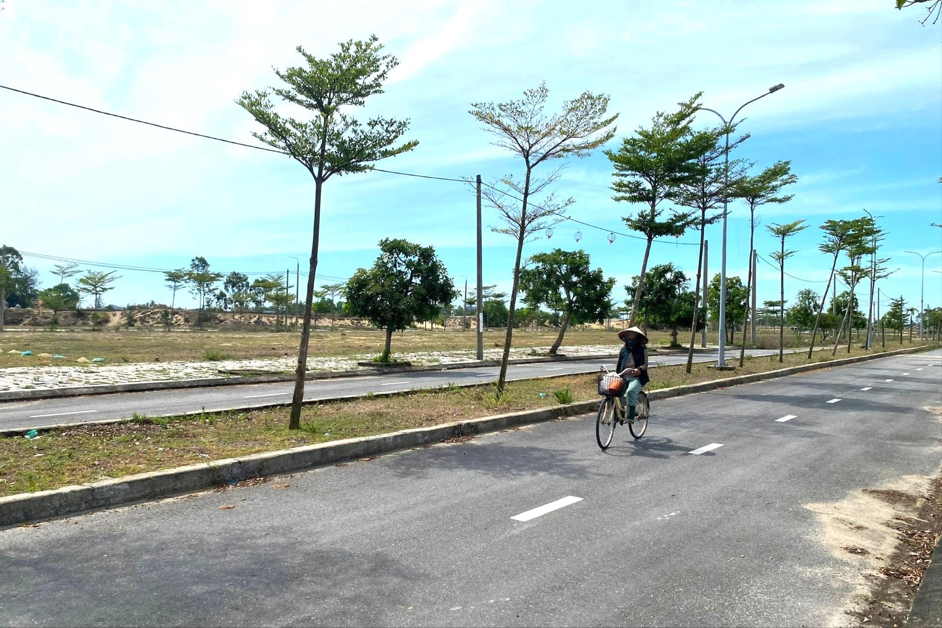 Nhiều dự án bất động sản ở Điện Bàn bị vướng các thủ tục pháp lý cũng như công tác giải phóng mặt bằng nên không thể triển khai hoàn thiện. Ảnh: KHÁNH LINH