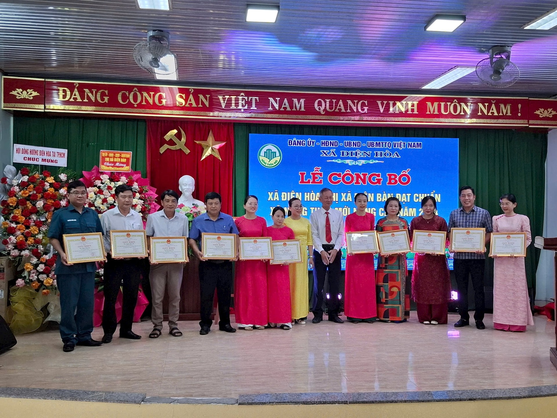UBND xã Điện Hoà khen thưởng các tập thể và cá nhân
