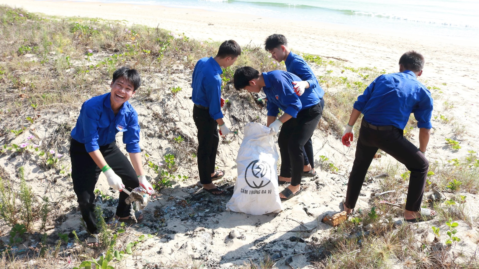 chien_dich_clean_up_lan_thu_7_tai_quang_nam_thu_hut_nhieu_tinh_nguyen_vien_tham_gia.jpg