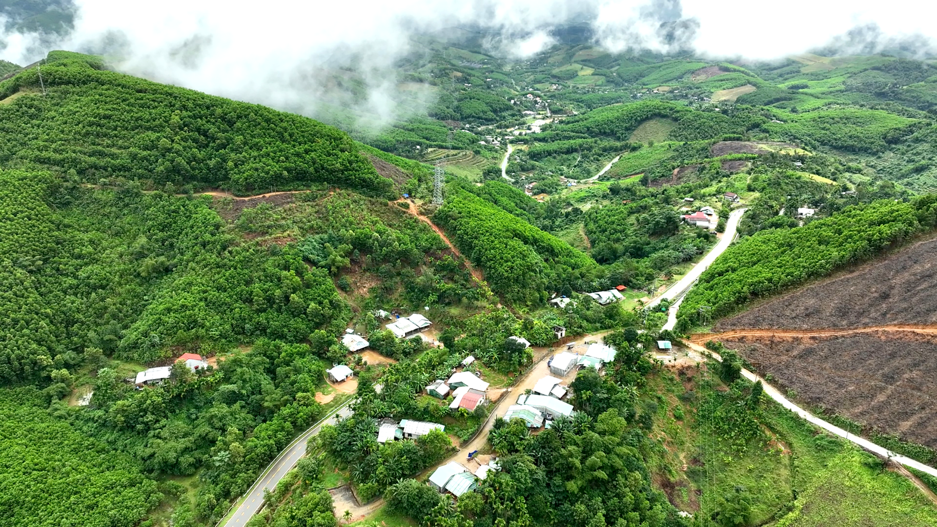 Anh 9 - Vung mine nui nong thon se tuoi dep hon kho xoa het nha tam