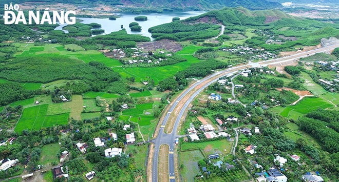 Khu Công nghiệp Hòa Ninh được xây dựng tại xã Hòa Ninh, huyện Hòa Vang với tổng vốn đầu tư đăng ký hơn 6.200 tỷ đồng. Trong ảnh: Vị trí xây dựng Khu Công nghiệp Hòa Ninh. Ảnh: M.QUẾ