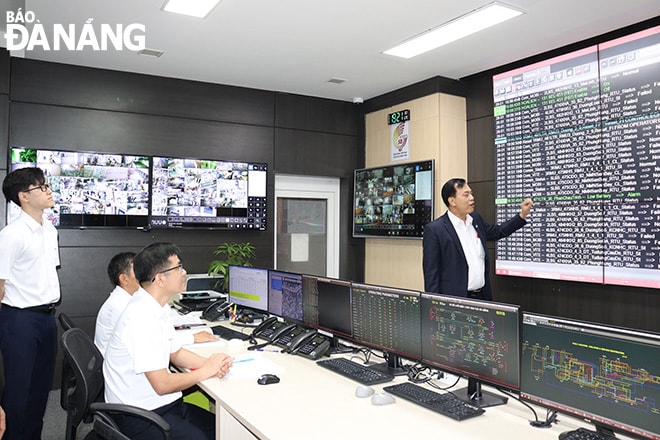 Công ty TNHH MTV Điện lực Đà Nẵng thực hiện đồng bộ các giải pháp nhằm bảo đảm cấp điện an toàn, liên tục, ổn định cho thành phố trong mùa nắng nóng. Ảnh: HOÀNG HIỆP