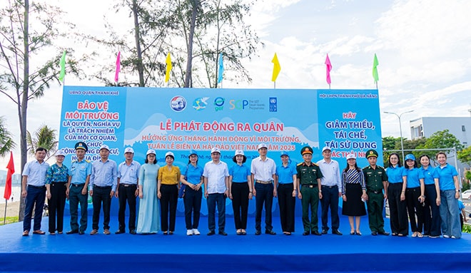 UBND quận Thanh Khê tổ chức phát động Tháng hành động vì môi trường, Tuần lễ biển và hải đảo Việt Nam, ngày môi trường thế giới (5-6) và đại dương thế giới (8-6). Ảnh: THIÊN AN