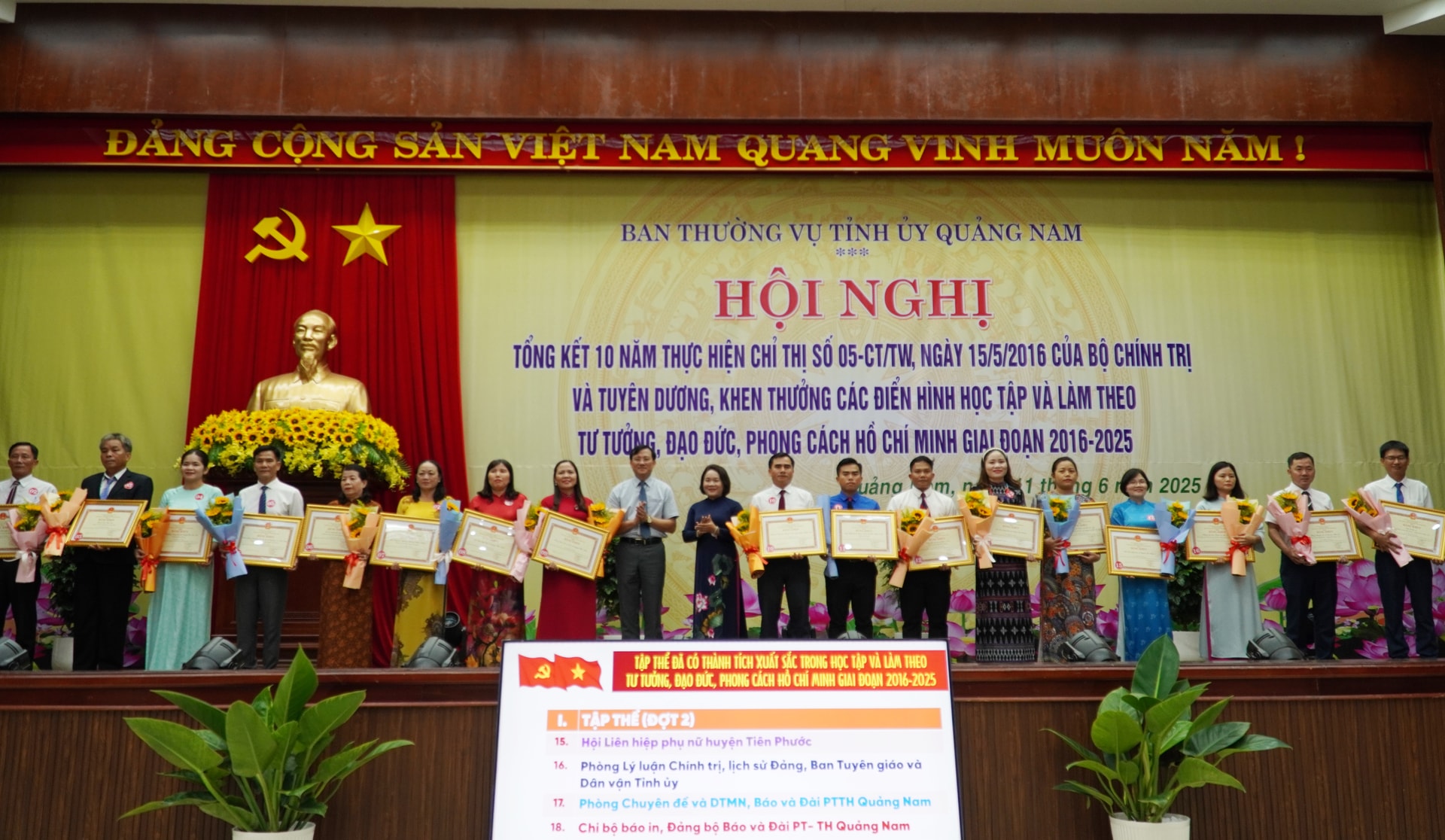 anh chi dung 3