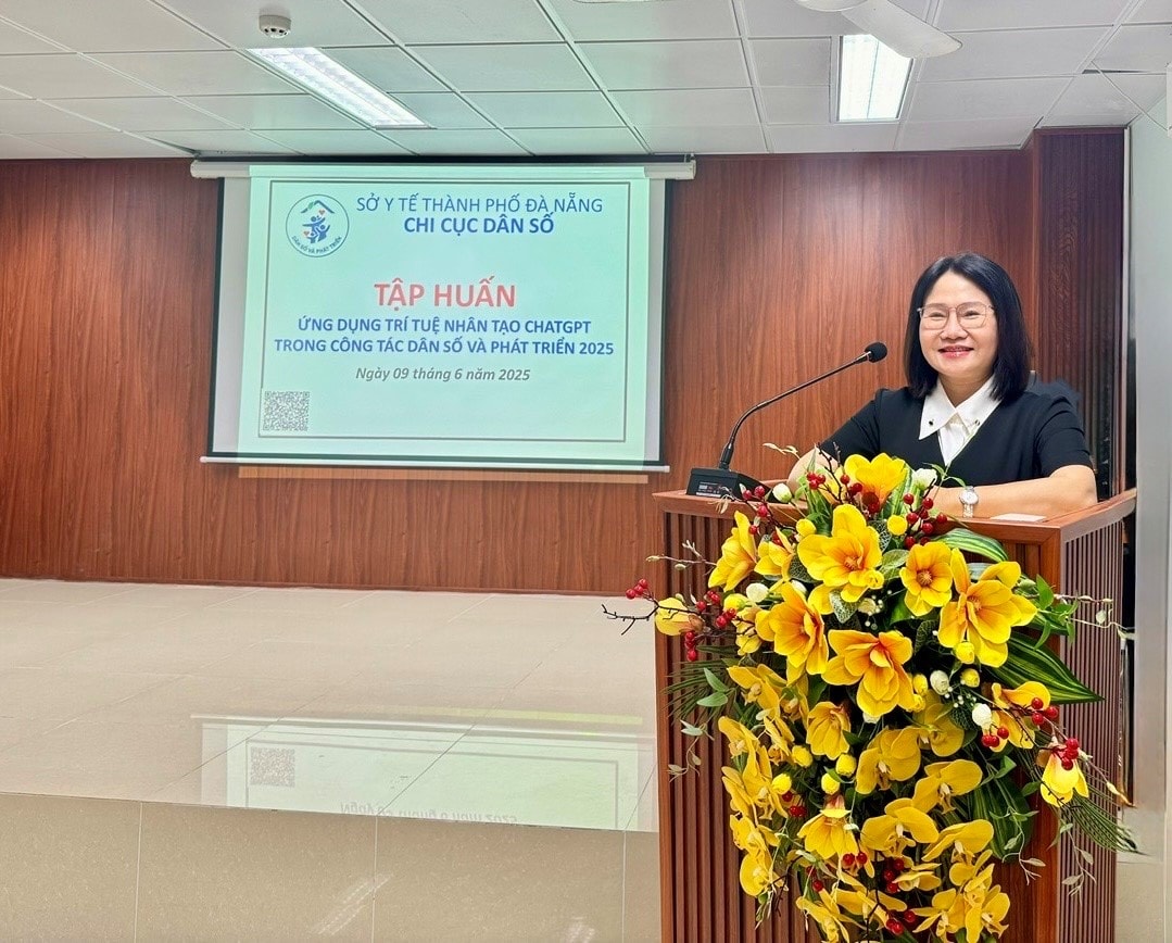 ThS. Phùng Thị Hương Hạnh – Chi cục trưởng Chi cục Dân số thành phố Đà Nẵng  phát biểu khai mạc buổi tập huấn.