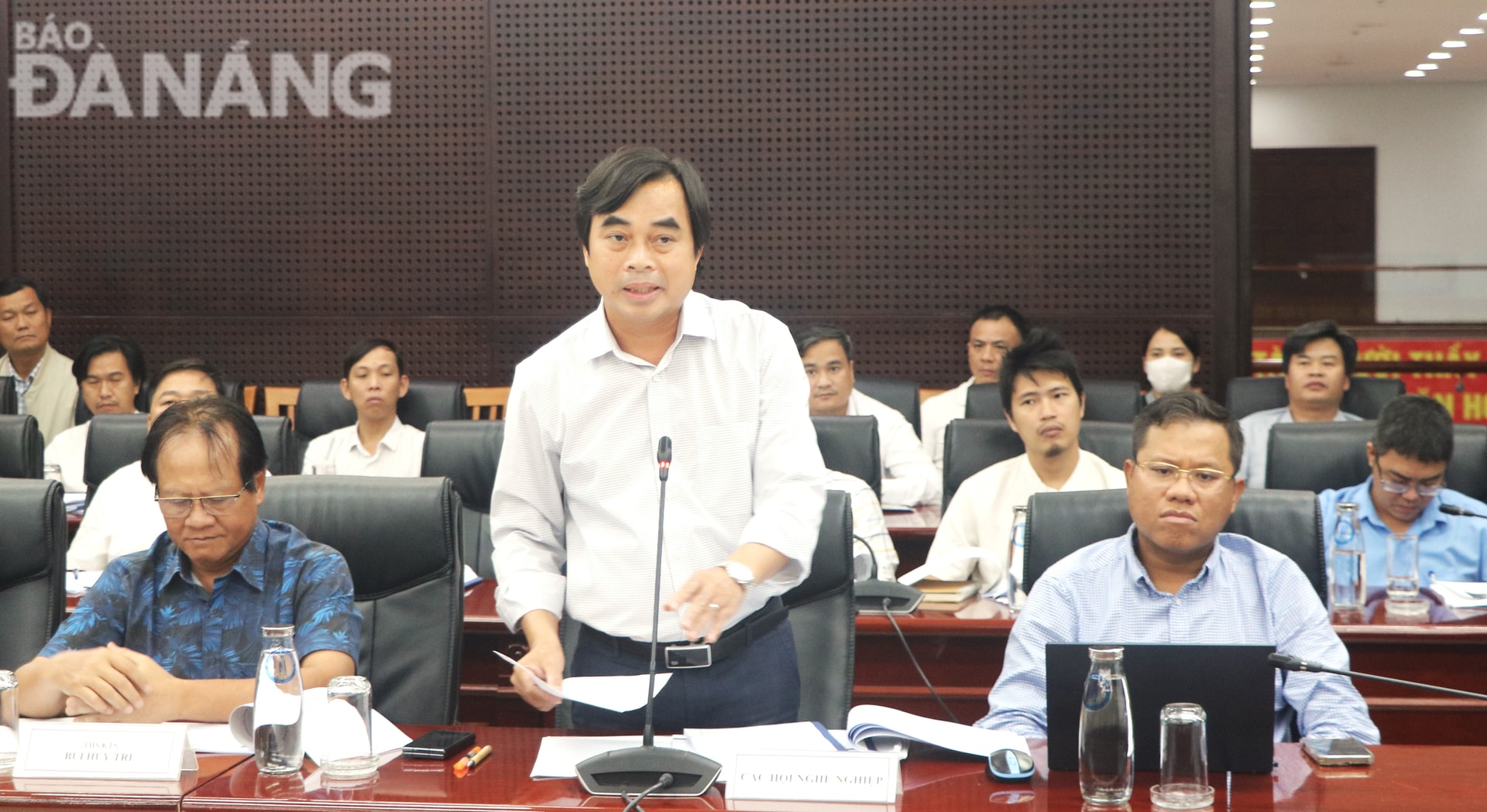 TS.KTS. Tô Văn Hùng, Phó Bí thư Đảng ủy UBND thành phố phát biểu tại hội thảo. Ảnh: M.QUẾ