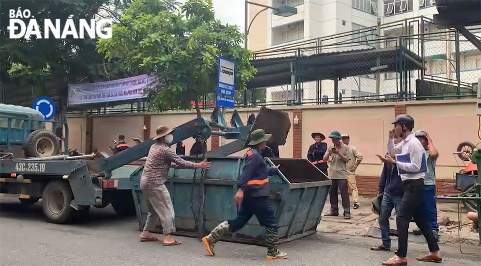 Triển khai khơi thông các cống thu nước tại địa bàn quận Hải Châu