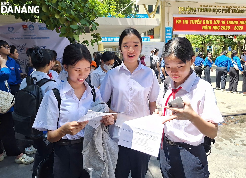 Chiều 15-6 thành phố sẽ công bố điểm thi vào lớp 10 THPT năm 2025. Trong ảnh: Thí sinh tham gia thi vào lớp 10 năm 2025 tại hội đồng thi Trường THPT Trần Phú. Ảnh: THU HÀ