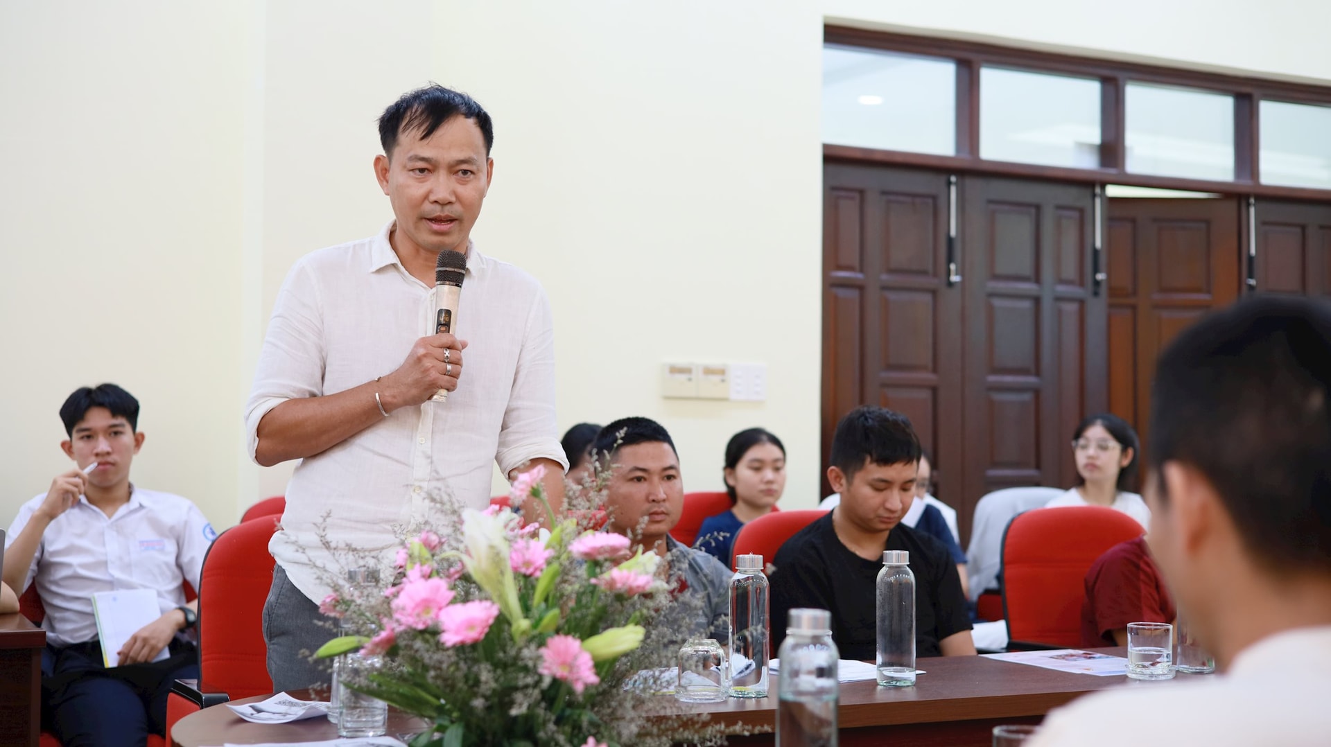 លោក Le Ngoc Thuan ប្រធានសមាគមនវានុវត្តន៍ និងចាប់ផ្តើមអាជីវកម្ម Hoi An ចែករំលែកដំណើរច្នៃប្រឌិតរបស់ភូមិ Cui Lu
