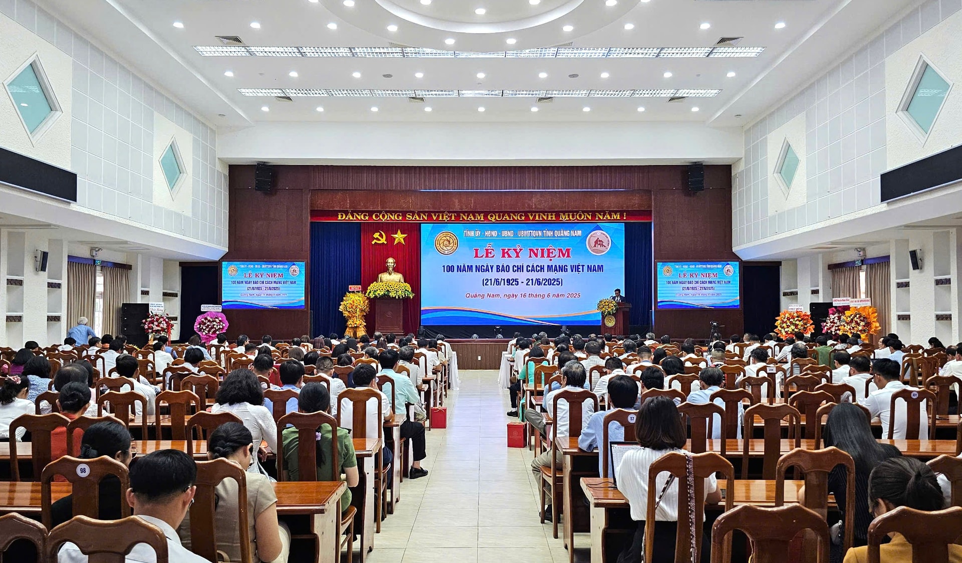 Quang cảnh lễ kỷ niệm. Ảnh: TÂM ĐAN