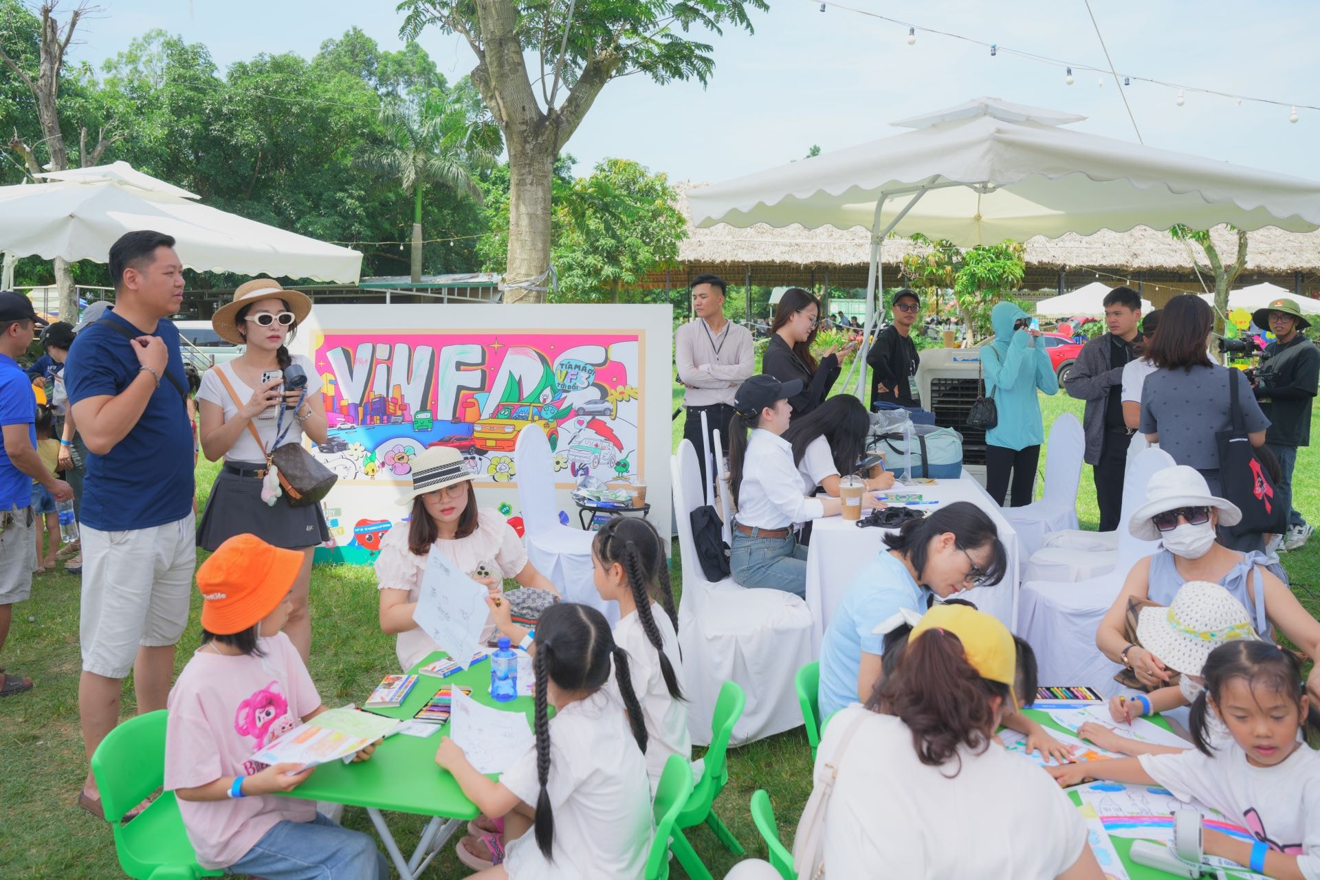 Tại sự kiện, khách hàng được trải nghiệm nhiều hoạt động thú vị cho gia đình.