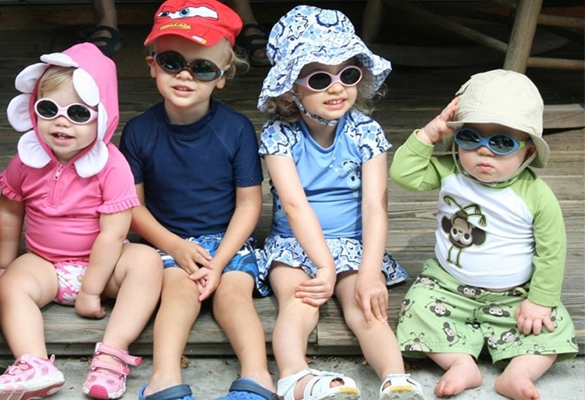 Cách chọn màu tròng kính mát phù hợp với mắt của trẻ em