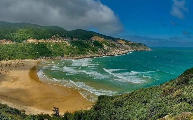 Entdecken Sie die Bucht von Vung Ro – ein wunderschönes Strandtourismusparadies in Phu Yen
