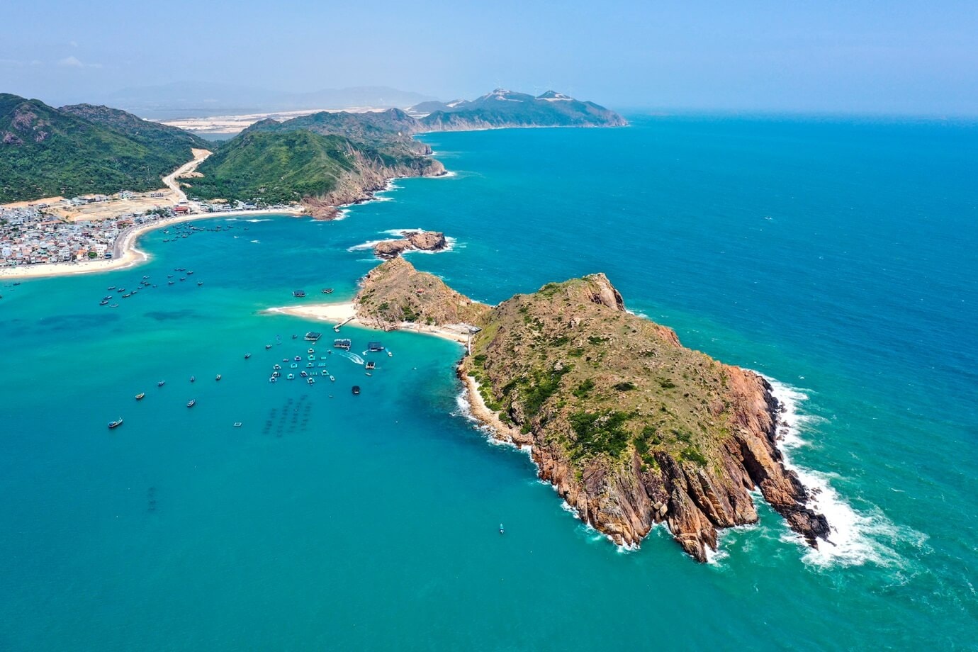 Khám phá HÒN KHÔ QUY NHƠN mê mẩn vẻ đẹp mùa rong mơ - Du lịch Quy Nhơn - Khám Phá Tour Quy Nhơn cùng Seaking Tourist