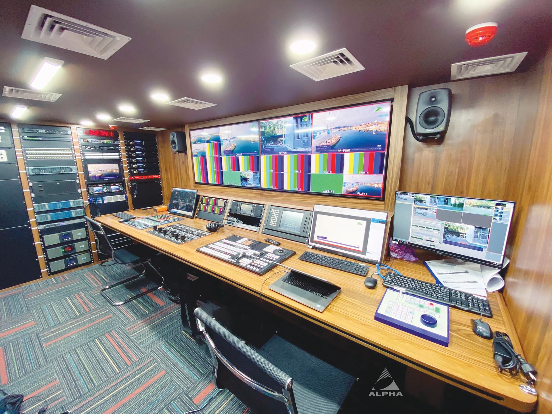 Studio xe truyền hình lưu động.