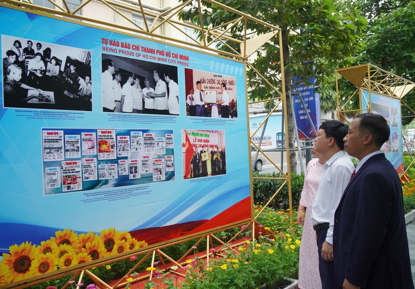 Triển lãm “Báo chí Cách mạng Việt Nam - Một thế kỷ đồng hành cùng dân tộc” tại Công viên Lam Sơn (Quận 1) kéo dài từ hôm nay đến ngày 21/6.