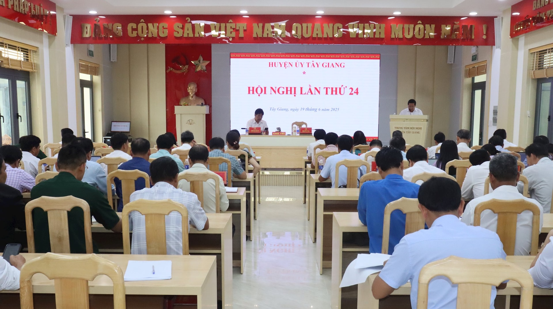 Huyện ủy Tây Giang tổ chức hội nghị lần thứ 24, khóa XX, nhiệm kỳ 2020-2025