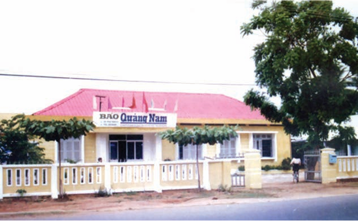 13 - Tru so Bao Quang Nam ngay dau chi tach tinh nam 1997