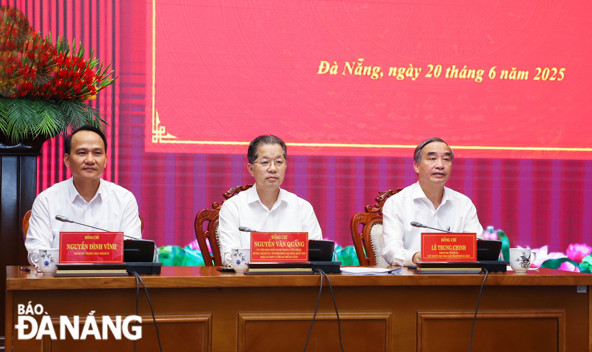 Các đồng chí Thường trực Thành ủy chủ trì hội nghị. Ảnh: NGỌC PHÚ