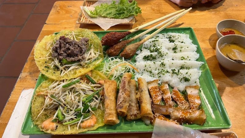 Review of Banh Xeo Co Ba Da Nang - Fresh shrimp flavor