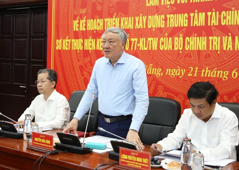 Phó Thủ tướng Thường trực đề nghị TP. Đà Nẵng tiếp tục chuẩn bị chu đáo các điều kiện, sẵn sàng cho vận hành Trung tâm Tài chính quốc tế - Ảnh: VGP