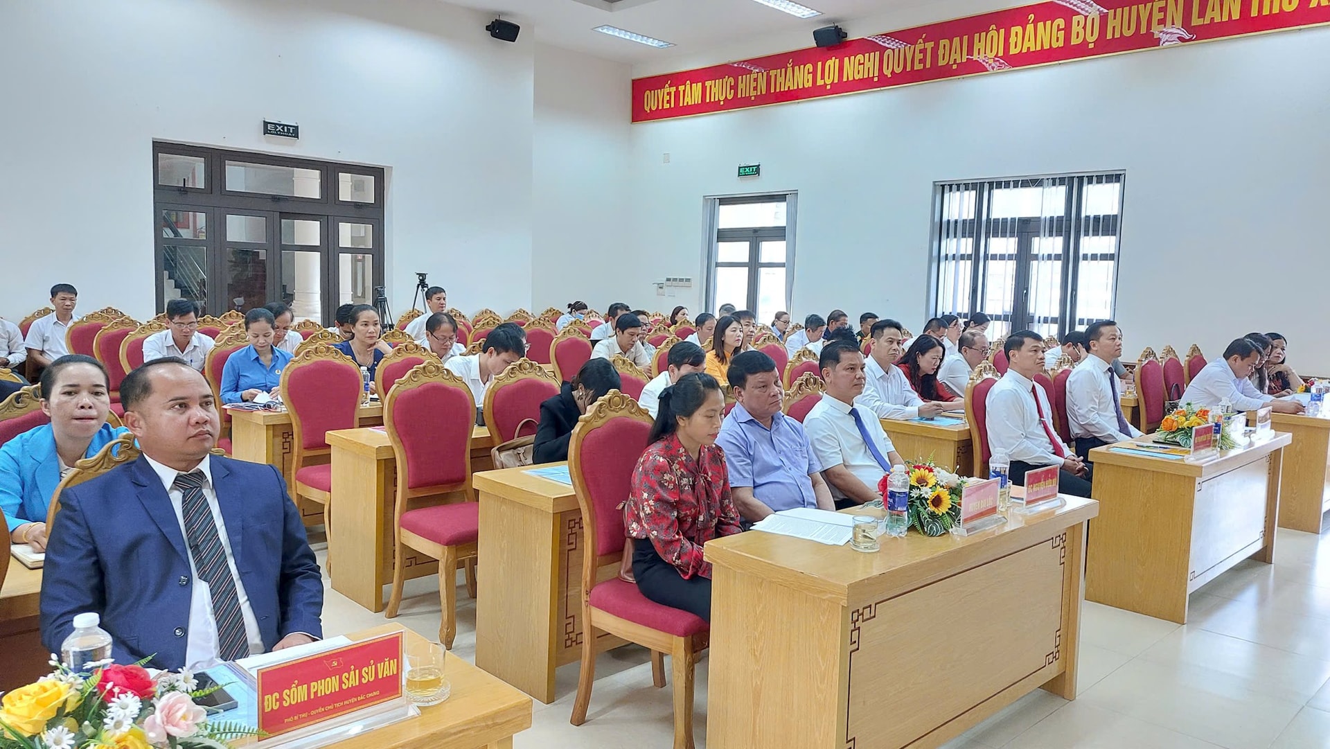 QUANG CẢNH HỘI NGHỊ