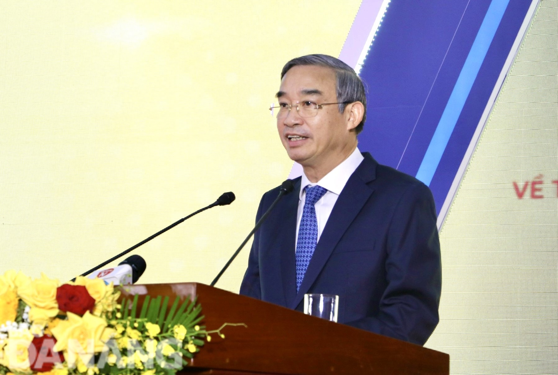 Chủ tịch UBND thành phố Lê Trung Chinh phát biểu khai mạc. Ảnh: M.QUẾ - Q.CƯỜNG