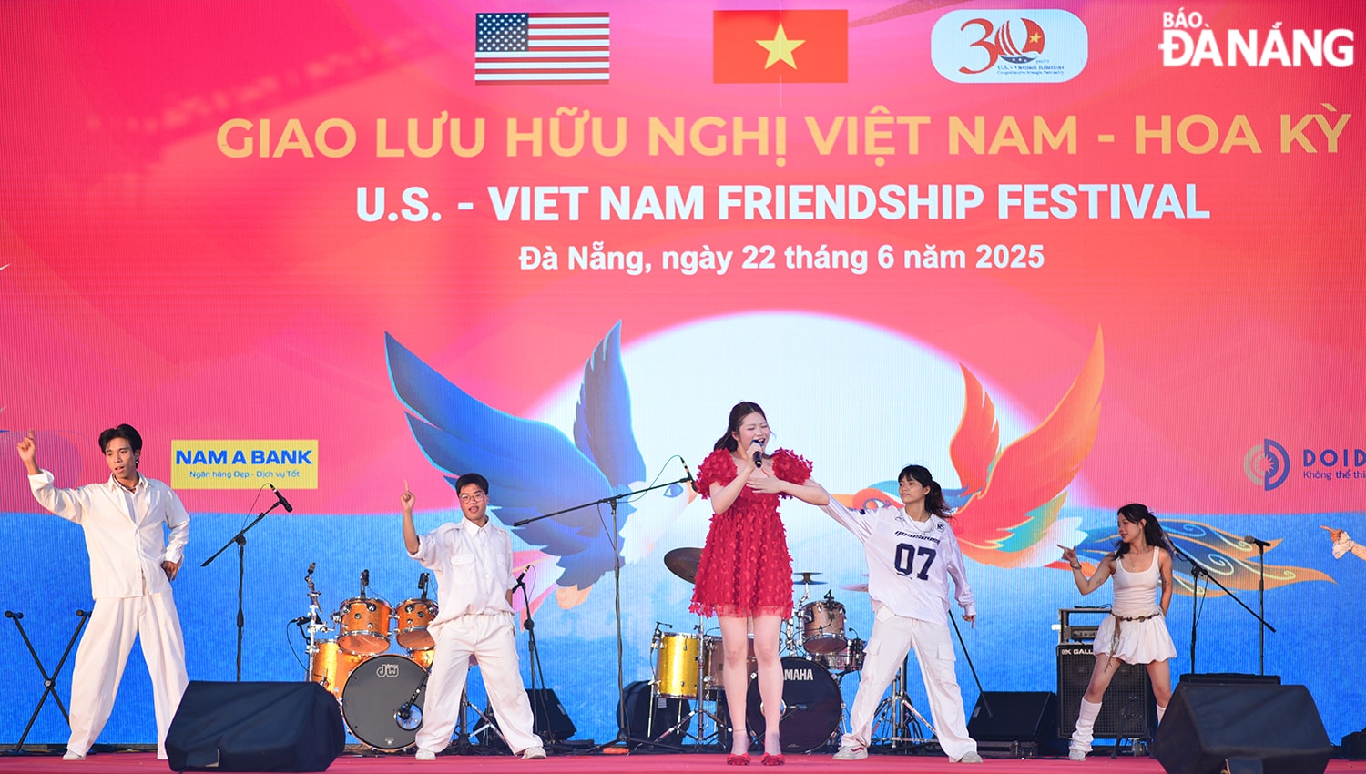 Tiết mục văn nghệ đặc sắc trình diễn tại chương trình giao lưu hữu nghị Việt Nam - Hoa Kỳ. Ảnh: T.PHƯƠNG
