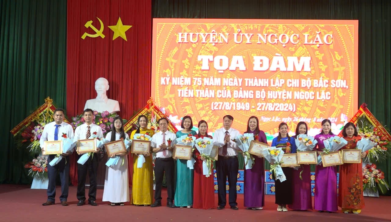 trao-giai-cuoc-thi-nam-giang-ngoc-lac.jpg