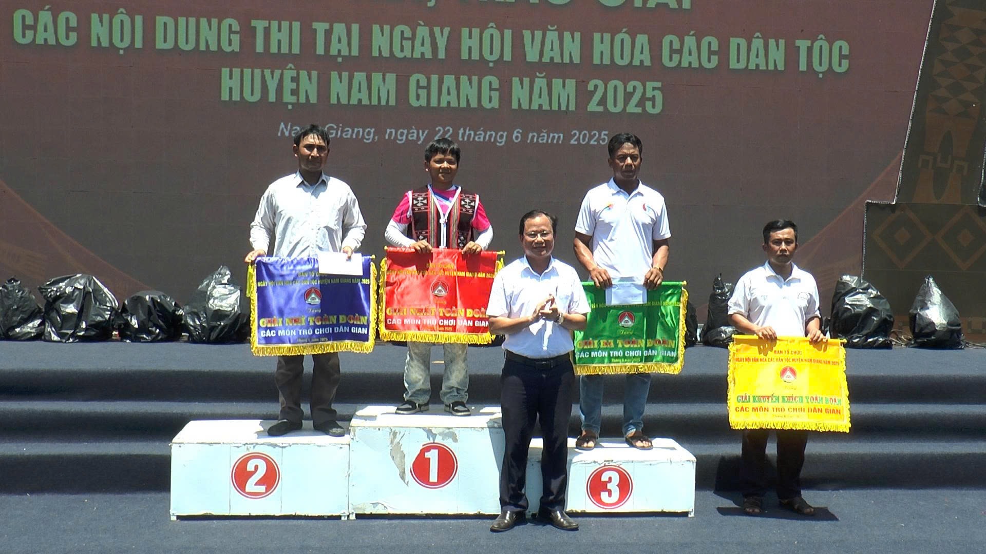 TRAO GIẢI HỘI THI