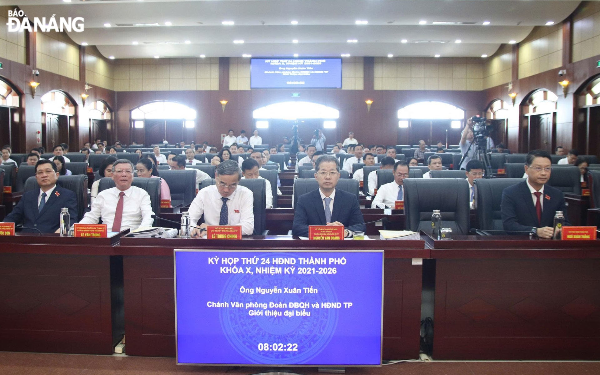 Ủy viên Trung ương Đảng, Bí thư Thành ủy, Trưởng đoàn Đại biểu Quốc hội thành phố Nguyễn Văn Quảng (thứ 2, phải sang) và lãnh đạo thành phố tham dự phiên khai mạc kỳ họp. Ảnh: PV