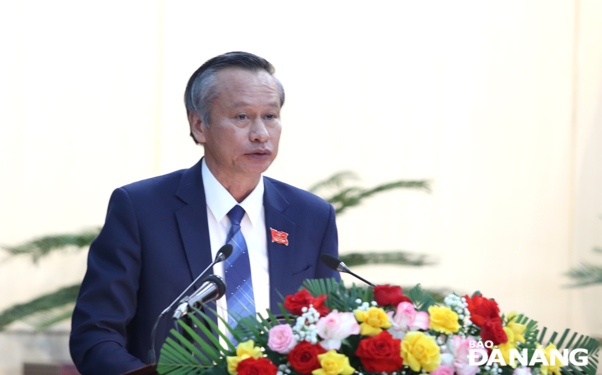 Phó Chủ tịch HĐND thành phố Đoàn Ngọc Hùng Anh phát biểu tại kỳ họp. Ảnh: PV