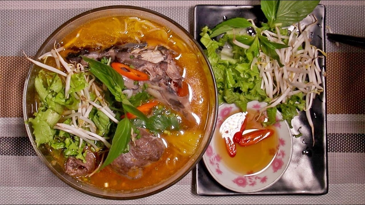 កន្លែងល្បី និងពេញនិយមបំផុតទាំង 10 ដើម្បីទិញគុយទាវត្រីនៅ Da Nang - ស្វែងយល់ទីក្រុង Da Nang