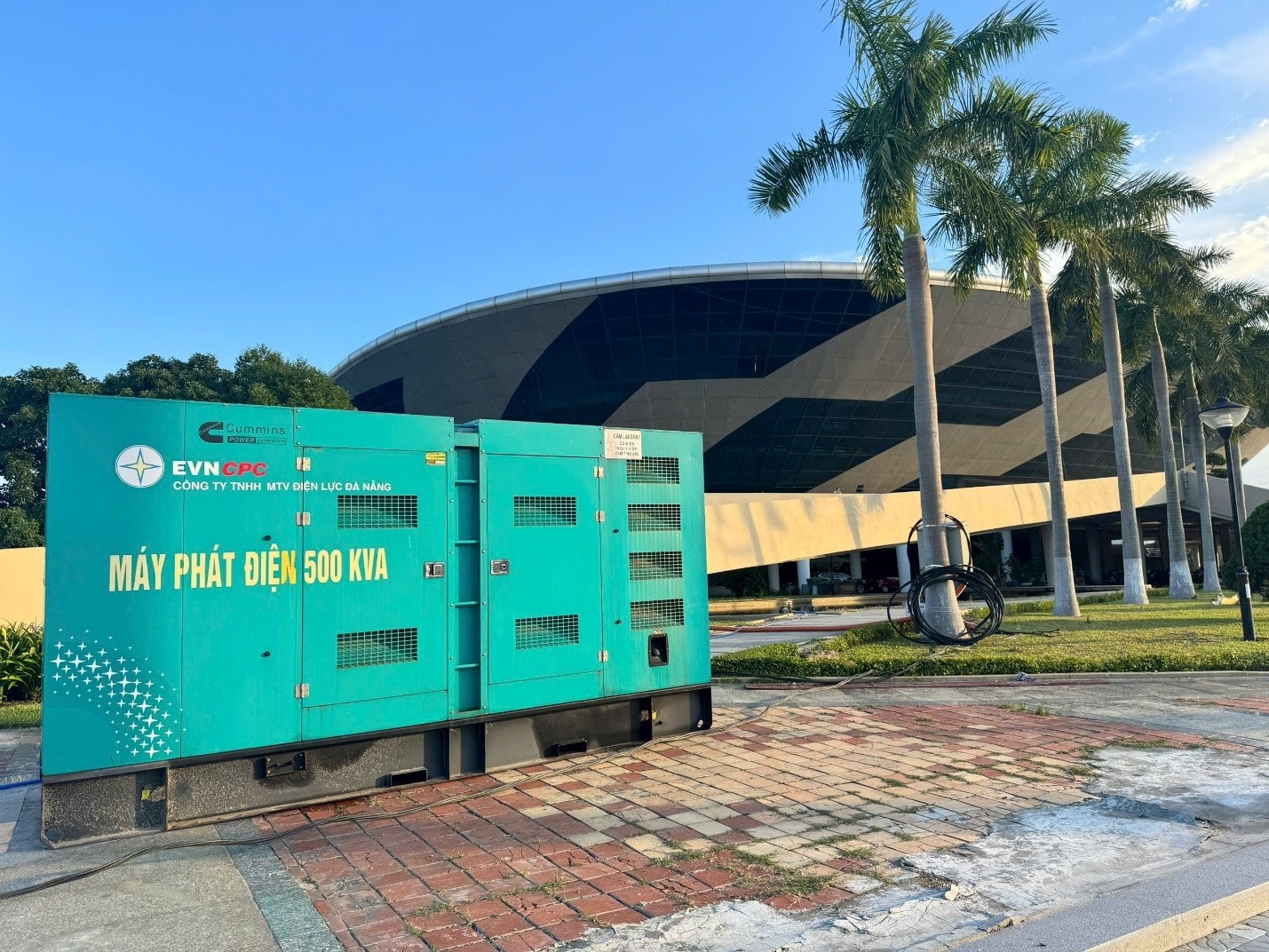 PC Đà Nẵng bố trí máy phát điện dự phòng tại khu vực diễn ra chương trình Giao lưu hữu nghị Việt Nam – Hoa Kỳ và đồng diễn Yoga quốc tế – Đà Nẵng 2025.