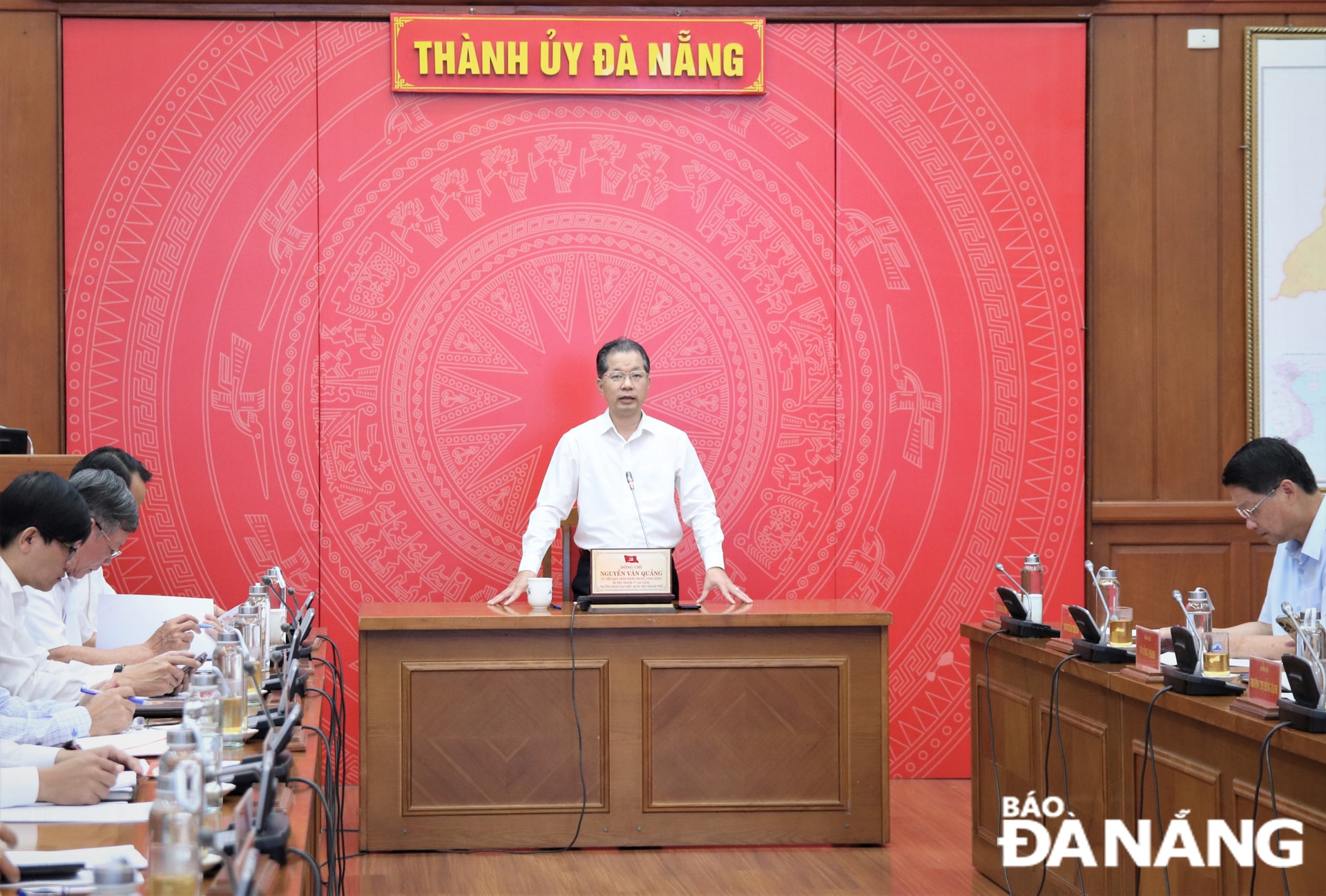 Bí thư Thành ủy Nguyễn Văn Quảng chỉ đạo tại hội nghị ở điểm cầu Đà Nẵng. Ảnh: T. HUY