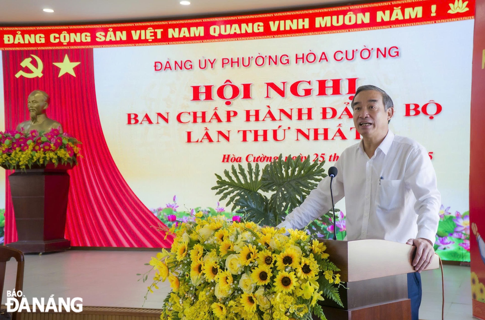 Chủ tịch UBND thành phố Lê Trung Chinh phát biểu chỉ đạo sau chương trình vận hành thử nghiệm tại phường Hòa Cường. Ảnh: X.HẬU