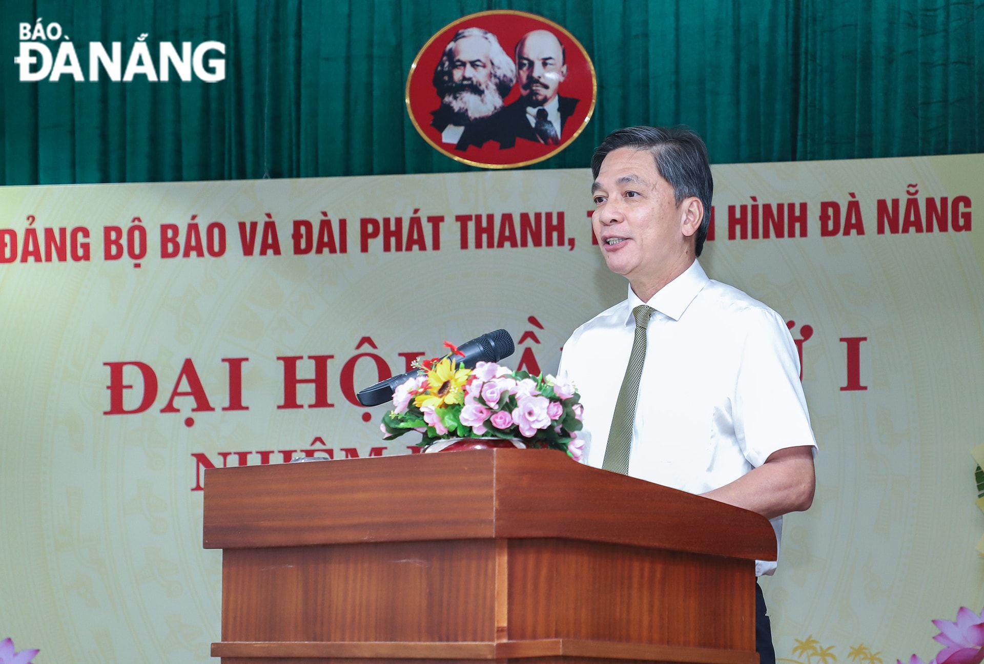 Phó Bí thư Đảng ủy Các cơ quan Đảng thành phố Phạm Trường Sơn phát biểu chỉ đạo đại hội. Ảnh: NGỌC PHÚ