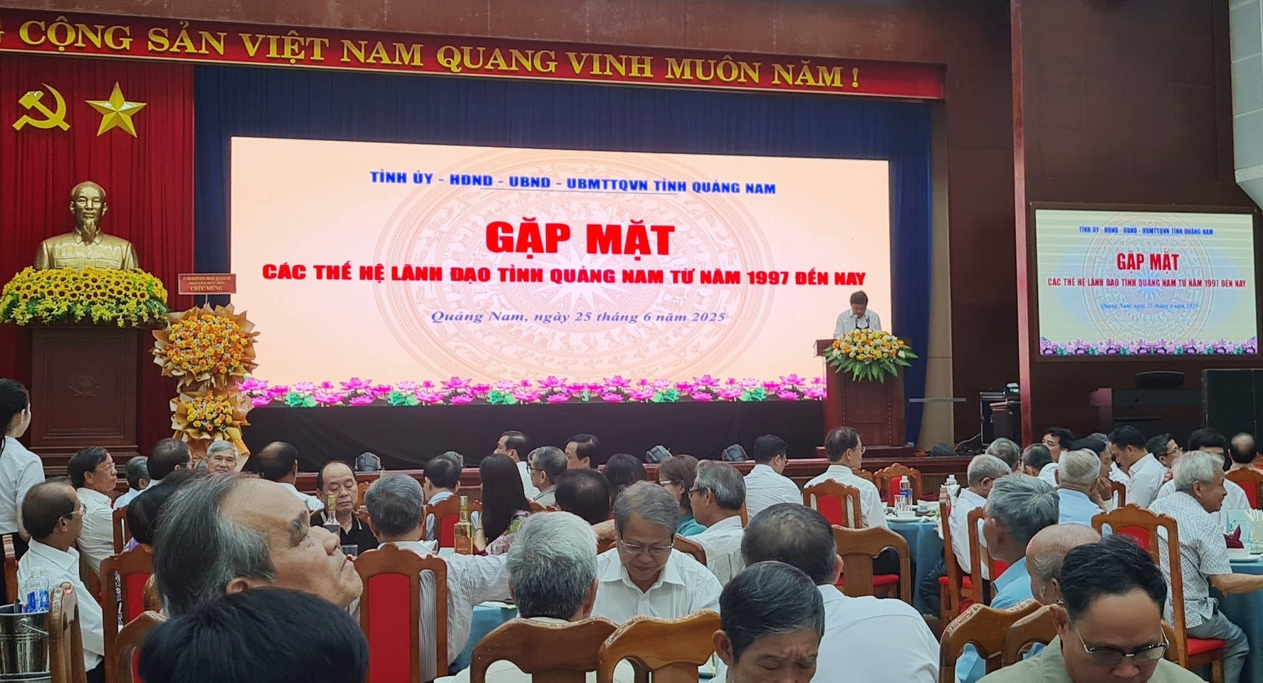 anh-1-tu-gap-mat(1).jpg