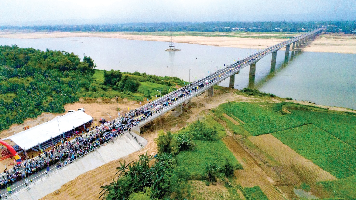 Cầu Giao Thủy nối Duy Xuyên và Đại Lộc. Ảnh LÊ TRỌNG KHANG