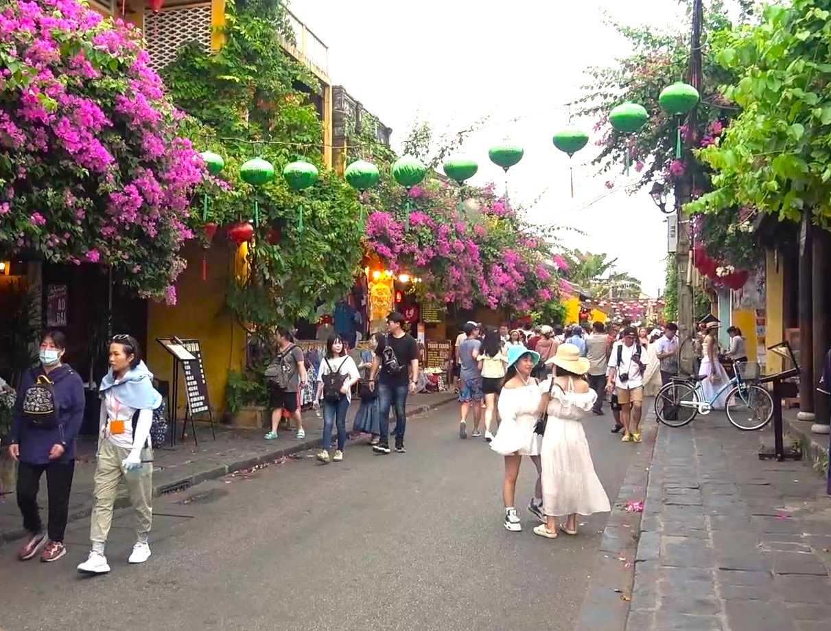 HOP HOI DONG NHAN DAN THU 19.mp4_snapshot_01.19.581