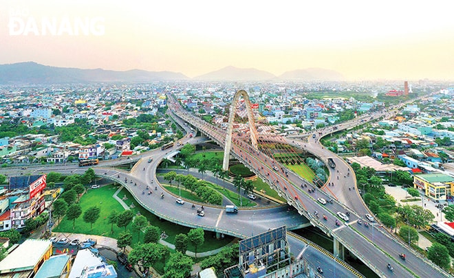 Đà Nẵng được định hướng xây dựng trở thành đô thị động lực của vùng kinh tế trọng điểm miền Trung. Trong ảnh: Một góc thành phố nhìn từ trên cao. Ảnh: XUÂN TƯ