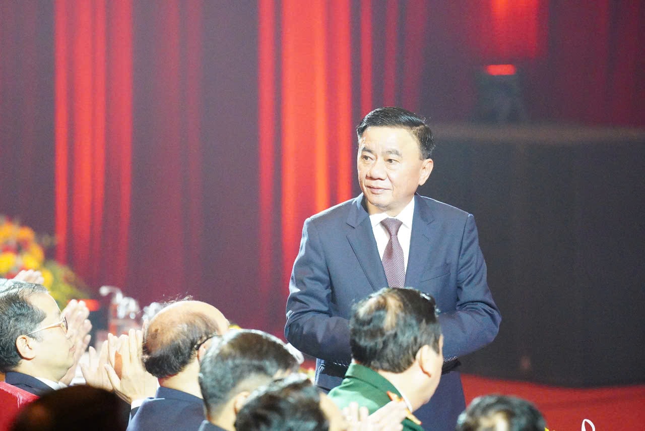 Đồng chí Trần Cẩm Tú - Ủy viên Bộ Chính trị, Thường trực Ban Bí thư dự Lễ công bố.