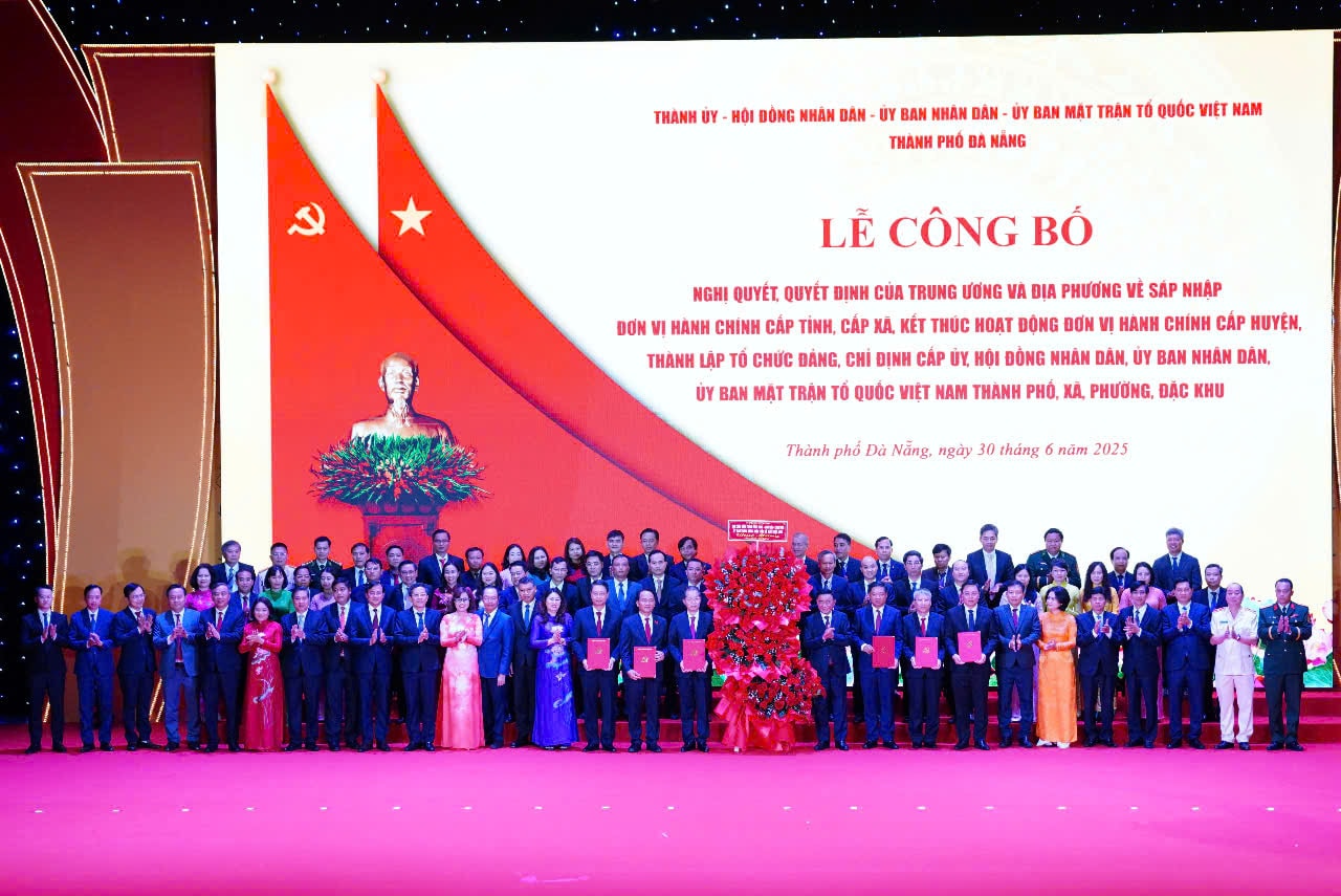 Ban Chấp hành Đảng bộ TP.Đà Nẵng ra mắt tại Lễ công bố. Ảnh: VINH ANH