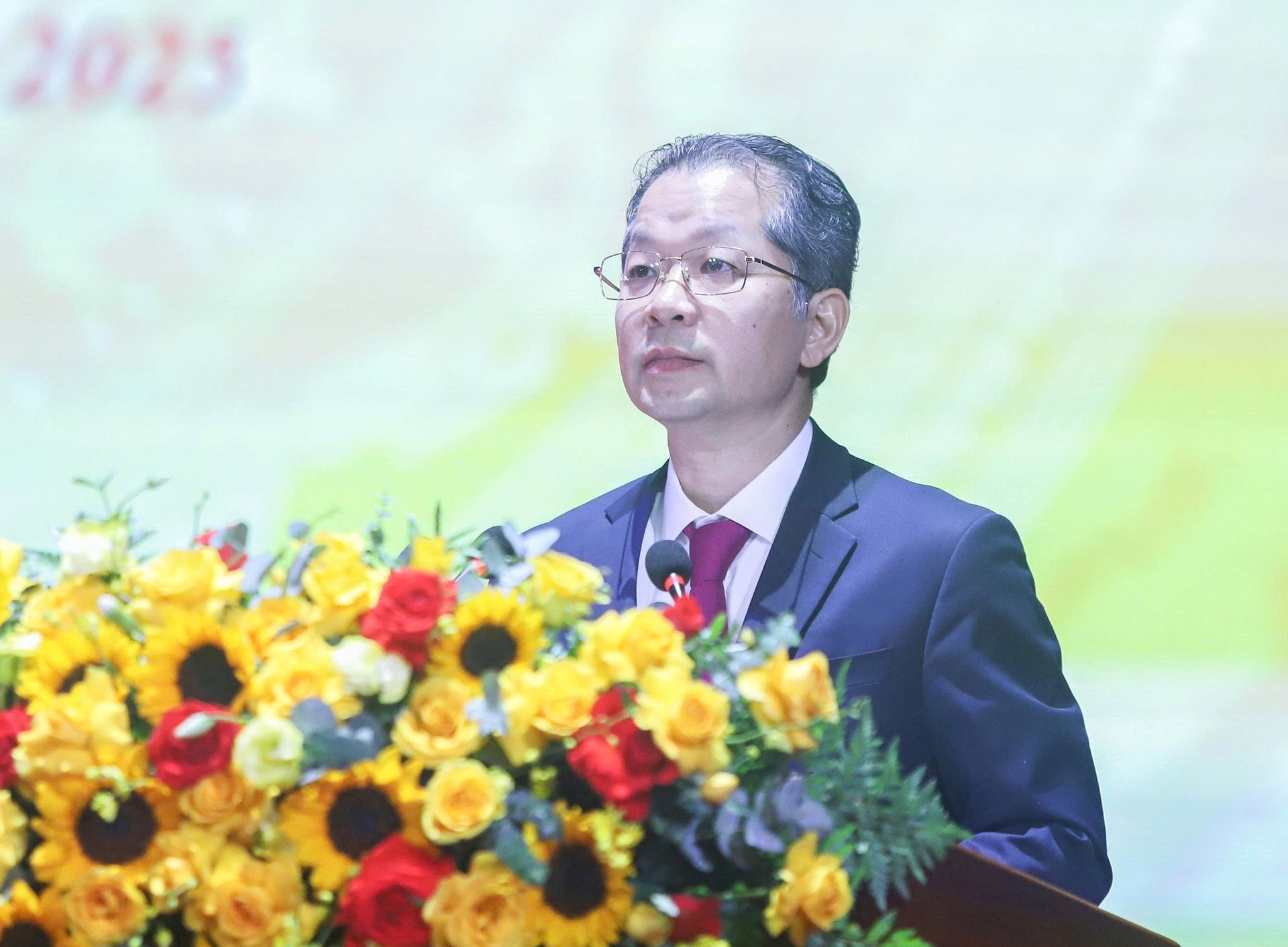 1 Van-Quang