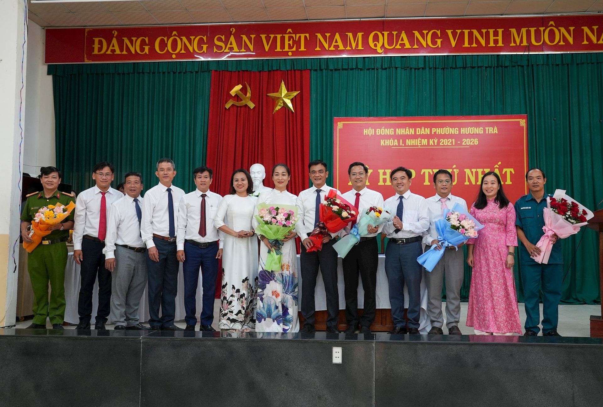 PHUONG HUONG TRA RA MAT LANH DAO XA