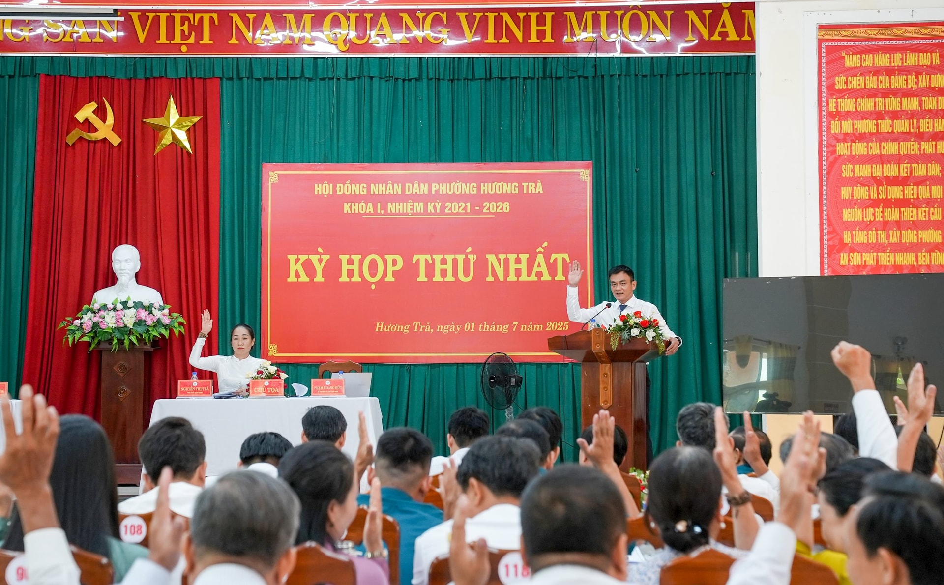 PHUONG HUONG TRA THONG QUA NGHI QUYET