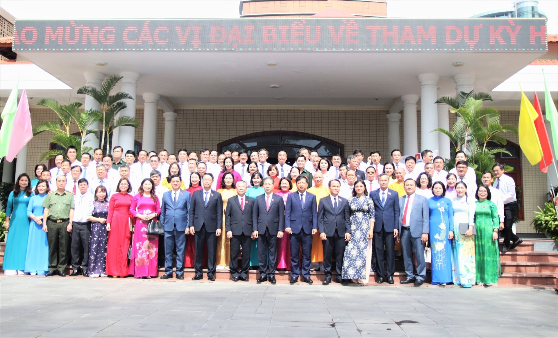 Lãnh đạo thành phố chụp ảnh lưu niệm cùng tập thể HĐND thành phố Đà Nẵng sau sắp xếp. Ảnh: TRỌNG HUY