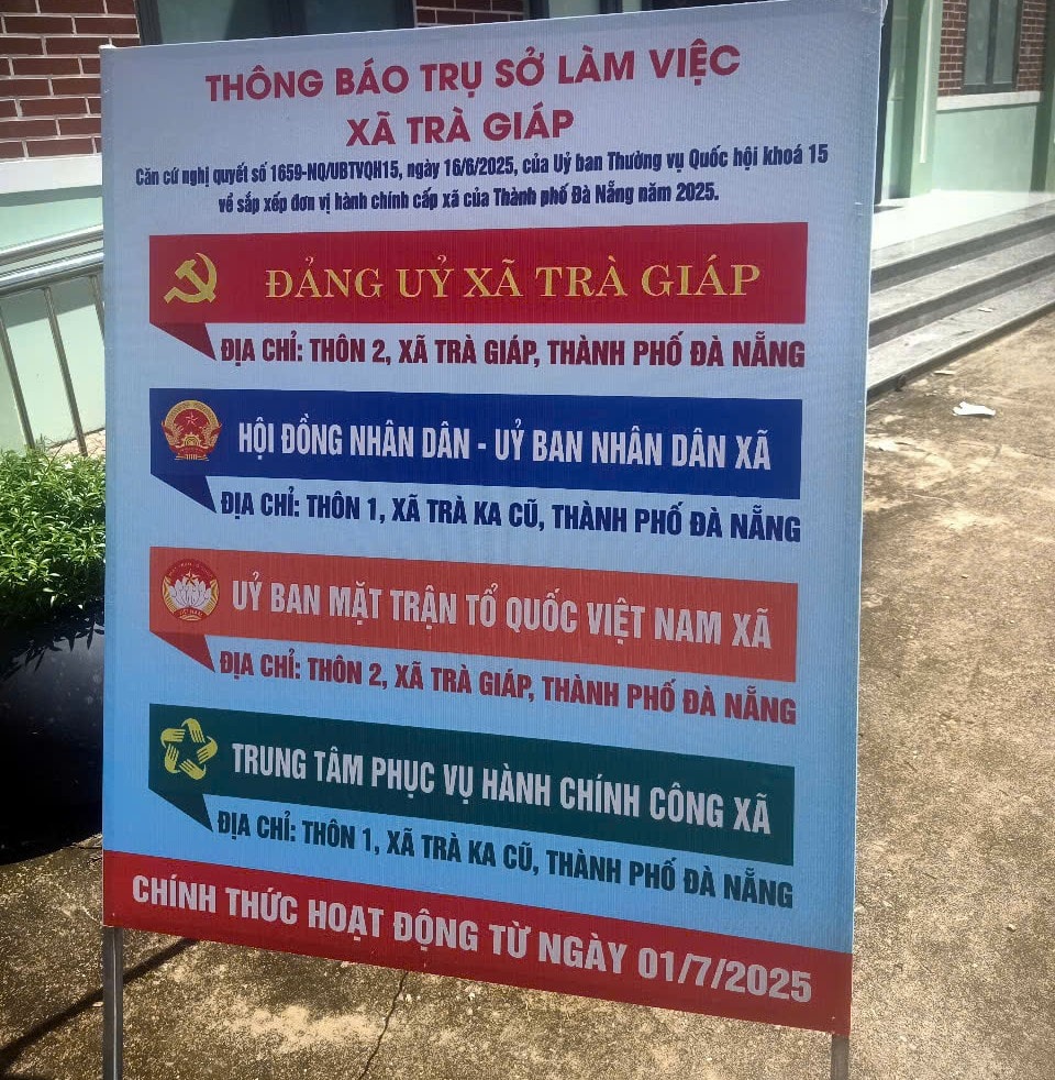  Xã Trà Giáp đặt biển hiệu thông báo công khai nơi làm việc của cơ quan để công dân, tổ chức biết, tiện lợi trong liên hệ công tác. Ảnh: B.M.