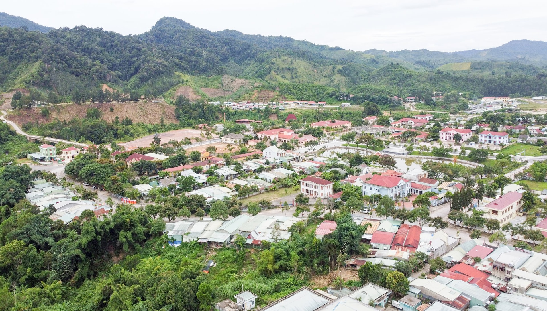 TRUNG TAM HANH CHINH XA TAY GIANG